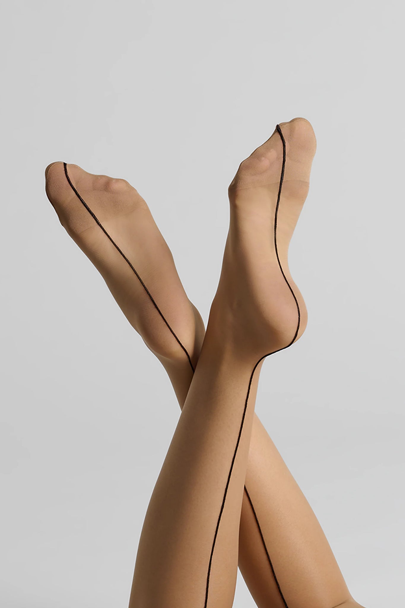 Bas Couture - Cut and Curled back seamed stockings